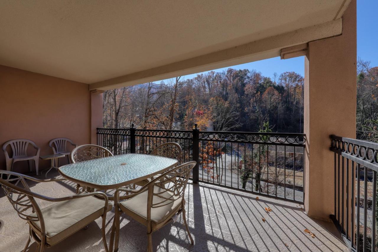 Riverside Escape & Roaring Romance Gatlinburg Exterior photo